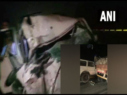 Punjabi actor Deep Sidhu's car collided with a truck parked on the expressway in Haryana photos surfaced | हरियाणा में एक्सप्रेस-वे पर खड़े ट्रक से टकराई थी पंजाबी अभिनेता दीप सिद्धू की कार, तस्वीरें आई सामने