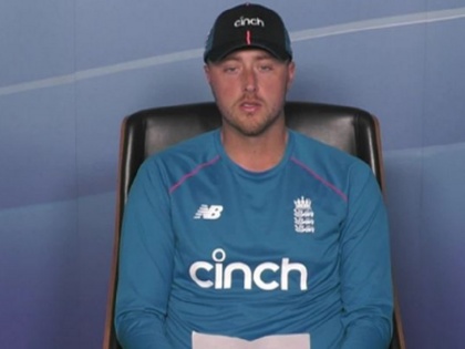 Robinson surrounded by his statements, ousted from international cricket | इंग्लैंड के इस गेंदबाज ने डेब्यू मैच में झटके 7 विकेट फिर इंटरनेशनल क्रिकेट से हुआ सस्पेंड! 8 साल पुराने ट्वीट पर विवाद
