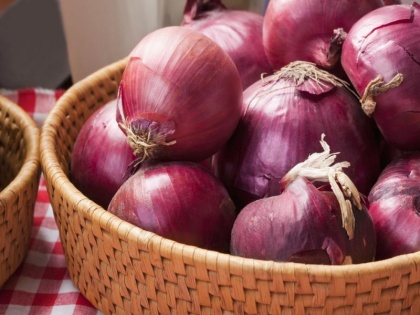 side effects and health benefits of onion : do not eat onion if you have anemia, pregnancy, bleeding disorders, blood pressure | ऐसे लोग गलती से भी न खायें प्याज, वरना हो जायेंगी 8 गंभीर समस्याएं, बीपी, डायबिटीज, लीवर के रोगी सावधान