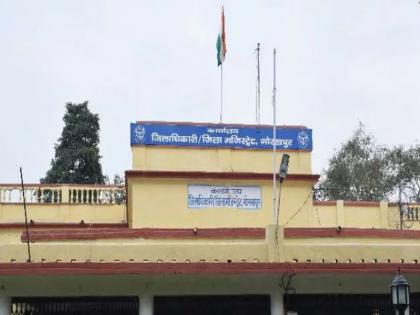 up news man was charged for fake name using for jobs in gorakhpur Social Welfare Department 36 years retire on 31 december | गजब मामला है, फर्जीवाड़ा कर 36 साल तक कर ली नौकरी, अब 31 दिसंबर को हो रहा रिटायर तो खुला केस; अफसरों के फूले हाथ-पैर, शुरू की जांच