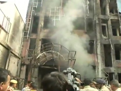 UP lucknow fire broke out in ssj international hotel in charbagh | लखनऊ के होटल में लगी भीषण आग, 5 की मौत, 4 की हालत गंभीर 