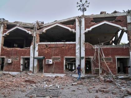 India-Pakistan Conflict live 2 dead dozens injured many towns including Uri, Poonch and Rajouri alert | India-Pakistan Conflict: 2 की मौत, दर्जनों जख्मी?, उरी, पुंछ और राजौरी समेत कई कस्बों में अलर्ट India-Pakistan Conflict live 2 dead dozens injured many towns including Uri, Poonch and Rajouri alert | India-Pakistan Conflict: 2 की मौत, दर्जनों जख्मी?, उरी, पुंछ और राजौरी समेत कई कस्बों में अलर्ट