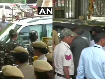 Delhi: Opposition leaders arrive at Election Commission, to meet EC officials over EVMs | EVM और VVPAT के मुद्दे पर विपक्षी दलों की बैठक खत्म, चुनाव आयोग पहुंचे नेता