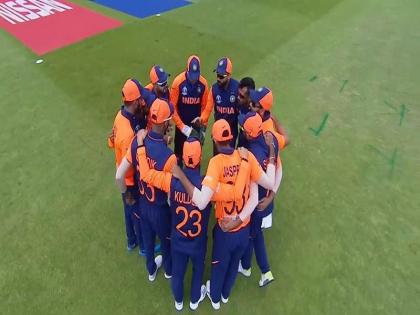 इंग्लैंड के खिलाफ ऑरेंज जर्सी में उतरी टीम इंडिया (Pic: Twitter)