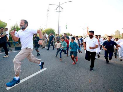 Other Congress leaders former Maharashtra CM walking 5 km everyday doing fitness exercising bharat Jodi Yatra | महाराष्ट्र: पूर्व सीएम समेत अन्य कांग्रेस नेता हर रोज चल रहे 5km पैदल, भारत जोड़ो यात्रा के लिए कसरत कर दुरूस्त कर रहे फिटनेस