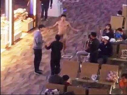 Tourist goes naked in the thailand airpor due to overdosing of viagra | वायग्रा का ओवरडोज लेकर किया हंगामा, सरेआम एयरपोर्ट पर कपड़े उतार न्यूड घूमने लगा युवक