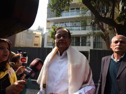 P. Chidambaram talks to the press ED raids on son Karti's properties | बेटे के ठिकानों में छापे पर चिदंबरम का पलटवार,  'सरकार ED का दुरुपयोग कर रही है' 