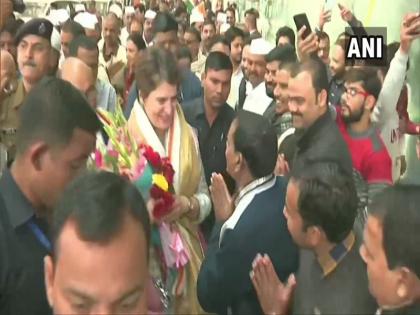 Priyanka Gandhi Vadra arrives in Varanasi to attend a Sant Ravidas Jayanti Program | वाराणसी: सीर गोवर्धन के संत रविदास मंदिर पहुंचीं प्रियंका गांधी, करेंगी दर्शन-पूजन