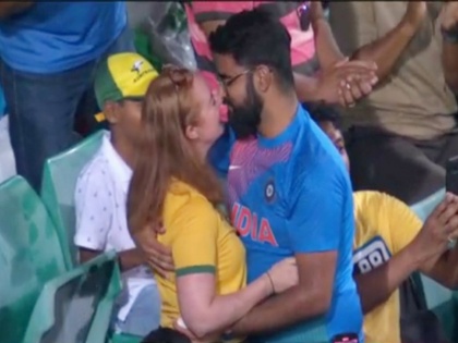 Boy Propose Girl during Australia vs India, 2nd ODI, video goes viral | IND vs AUS, 2nd ODI: ऑस्ट्रेलिया को सपोर्ट कर रही थी लड़की, भारतीय मूल के लड़के ने कर दिया प्रपोज, देखें वीडियो