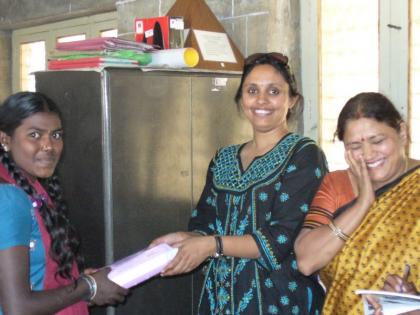 not just padman these heroes are take action for menstruation easier women | #KuchhPositiveKarteHain: सिर्फ पैडमैन ही नहीं, ये 5 लोग भी बनाते हैं सस्ते पैड्स, इस तरीके से करते हैं महिलाओं को जागरूक