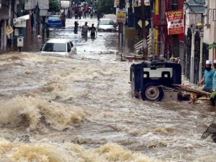 Andhra Pradesh floods At least 17 killed 100 missing life thrown out of gear see video | आंध्र प्रदेश में बाढ़, 17 की मौत, 100 लापता, सड़कें नहरों में तब्दील, वाहन बहे, देखते ही देखते मकान ध्वस्त, देखें वीडियो