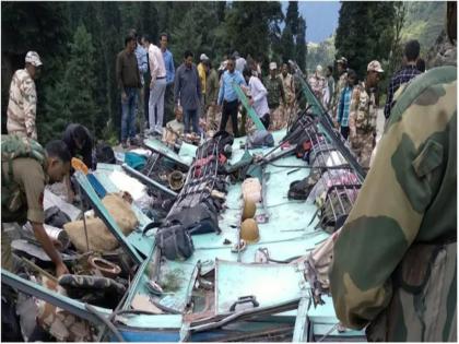 6 ITBP jawans killed after the vehicle rolled down in J&K Pahalgam | जम्मू कश्मीर में ITBP के जवानों को ले जा रही बस खाई में गिरी, 6 जवान शहीद, कई गंभीर रूप से घायल 6 ITBP jawans killed after the vehicle rolled down in J&K Pahalgam | जम्मू कश्मीर में ITBP के जवानों को ले जा रही बस खाई में गिरी, 6 जवान शहीद, कई गंभीर रूप से घायल