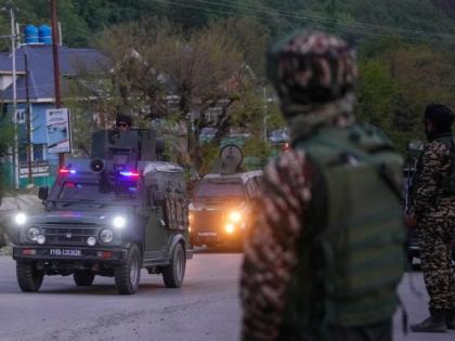 jk Not 5 but 7 terrorists killed in Pahalgam attack Government employees in Kashmir work from home till April 27 Defence Minister's visit to Ladakh cancelled | कश्मीर में तीन दिनों में कुछ बड़ा होने?, पहलगाम हमले में 5 नहीं 7 आतंकी, सरकारी कर्मचारियों को 27 अप्रैल तक वर्क फ्रॉम होम, रक्षा मंत्री का लद्दाख का दौरा रद्द jk Not 5 but 7 terrorists killed in Pahalgam attack Government employees in Kashmir work from home till April 27 Defence Minister's visit to Ladakh cancelled | कश्मीर में तीन दिनों में कुछ बड़ा होने?, पहलगाम हमले में 5 नहीं 7 आतंकी, सरकारी कर्मचारियों को 27 अप्रैल तक वर्क फ्रॉम होम, रक्षा मंत्री का लद्दाख का दौरा रद्द