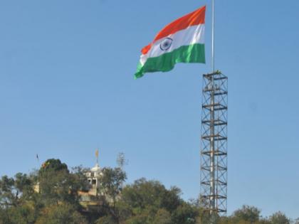 republic day 2018 special tricolor hoisted pahari temple | गणतंत्र दिवस विशेष: इस मंदिर में दिखता है देशभक्ति का रंग, फहरता है 293 फीट ऊंचा तिरंगा