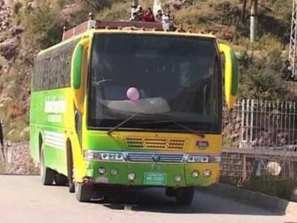 paigam e amanbus service resumes | जम्मू से पीओके के बीच चलने वाली ‘पैगाम ए अमन’ बस सेवा फिर हुई शुरू, फंसे हुए थे 46 लोग paigam e amanbus service resumes | जम्मू से पीओके के बीच चलने वाली ‘पैगाम ए अमन’ बस सेवा फिर हुई शुरू, फंसे हुए थे 46 लोग