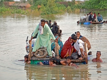 Pakistan: Hindu temple providing food and head covering to 300 flood-affected Muslims | पाकिस्तान: बाबा माधोदास मंदिर 300 बाढ़ पीड़ित मुसलमानों को दे रहा है भोजन और सिर छुपाने की छत