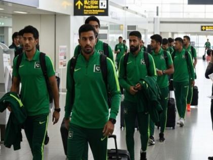 'Pakistani football team' arrested at Japan airport on forged documents, officials bust illegal immigration syndicate | जापान हवाई अड्डे पर जाली दस्तावेज़ों के आधार पर ‘पाकिस्तानी फ़ुटबॉल टीम’ गिरफ़्तार, अधिकारियों अवैध आव्रजन सिंडिकेट का भंडाफोड़
