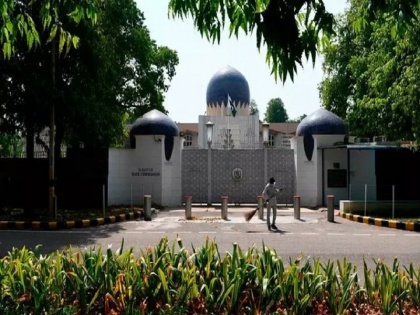 Pakistan High Commission in India locks its school due to political and economic crisis | भारत में पाकिस्तान उच्चायोग ने राजनीतिक और आर्थिक संकट के कारण अपने स्कूल में लगाया ताला