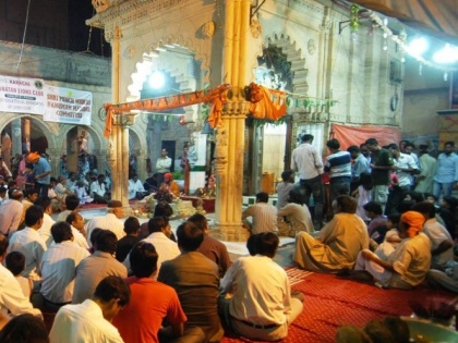 Pakistan Hindus pay fines 11 temple attackers Rs 30-3 million community decided Khyber-Pakhtunkhwa | पाकिस्तान के हिन्दू मन्दिर पर हमला करने वाले मुसलमानों पर लगा 3 करोड़ का हर्जाना भरेगा पाकिस्तानी हिन्दू संगठन, भाईचारा' का दिया हवाला