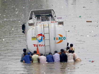 Heavy rains in Pakistan 39 people killed in torrential floods roads submerged outcry in Karachi | Heavy rains in Pakistan: मूसलाधार बारिश और बाढ़ से 39 लोगों की मौत, सड़कें जलमग्न, कराची में हाहाकार