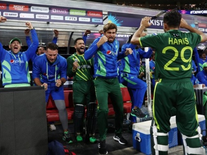 icc T20 World Cup 2022 Pakistan won 7 wkts vs New Zealand Most wins team in T20Is 18 Pak vs NZ 17 Ind vs WI | T20 World Cup 2022: न्यूजीलैंड टीम का विश्व कप जीतने का सपना टूटा, 18वीं बार पाकिस्तान ने हराया, दूसरे स्थान पर टीम इंडिया