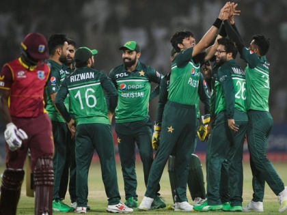 Pakistan vs West Indies pak beat WI 54 runs ODI series clean sweep 3-0 PLAYER OF THE MATCH Shadab Khan PLAYER OF THE SERIES Imam-ul-Haq | Pakistan vs West Indies: पाकिस्तान ने वेस्टइंडीज के खिलाफ किया क्लीन स्वीप, इस खिलाड़ी ने मैन ऑफ द मैच और मैन ऑफ द सीरीज पर किया कब्जा