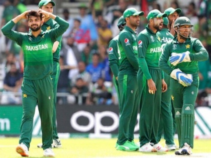 ICC World Cup 2019: If Lightning strike Bangladesh team then only Pakistan can reach Semi final, says Mohammad Yousuf | CWC 2019: पूर्व पाकिस्तानी खिलाड़ी का बयान, 'बांग्लादेशी खिलाड़ियों पर बिजली गिर जाए, तभी पहुंचेंगे सेमीफाइनल में'