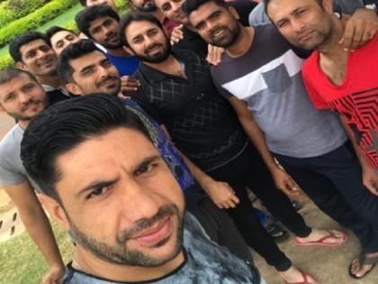 Pakistani cricketers stranded in Uganda after pay dispute with sponser | पैसा कमाने युगांडा गए थे पाकिस्तानी क्रिकेटर, ऐसे हो गया बड़ा नुकसान