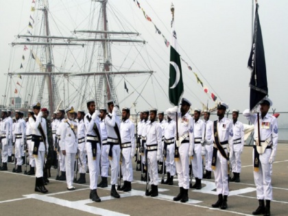 Pakistan navy seal have mysterious submarine may be big threat to india | बड़ा खुलासा: पाकिस्‍तानी नौसेना के पास घातक पनडुब्‍बी, भारत के लिए बन सकता है बड़ा खतरा