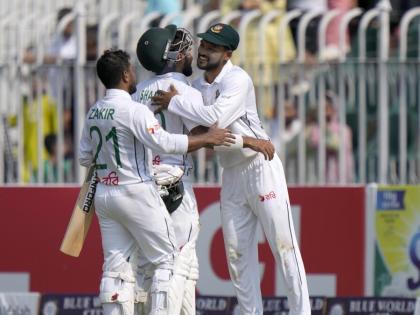 PAK vs BAN, 1st Test Pakistan lost 6 Bangladesh 3 WTC points Pakistan players fined 30 Bangladeshis 15 percent Shakib Al Hasan fined 10 percent fee demerit point | PAK vs BAN, 1st Test: जीत-हार पर ग्रहण!, पाकिस्तान ने 6 और बांग्लादेश ने 3 अंक डब्ल्यूटीसी अंक गंवाए, पाकिस्तान खिलाड़ियों पर 30 और बांग्लादेशी पर 15 प्रतिशत जुर्माना