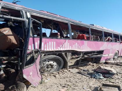 Pakistan bomb blast near security forces bus Five people killed 10 injured | पाकिस्तान में एक और धमाका, सुरक्षाबलों को ले जा रही बस में ब्लास्ट; 5 लोगों की मौत