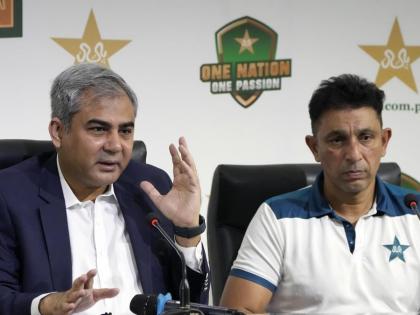 Pakistan Cricket Board Free me cannot coach Pak team interim coach Azhar Mahmood said contract tied hands and feet Rs 45 crore | पाकिस्तान क्रिकेट बोर्डः मुझे आजाद कर दो?, पाक टीम को कोचिंग नहीं दे सकता, अंतरिम कोच अजहर महमूद बोले-अनुबंध ने हाथ-पैर बांधे, 45 करोड़ रुपये...