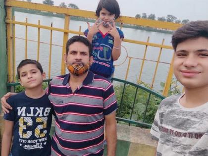 Pakistani man stuck In India with three Children wants to return home | तीन बच्चों के साथ भारत से पाकिस्तान लौटने की राह देख रहा ये शख्स, पत्नी की मौत के बाद बढ़ी मुश्किलें Pakistani man stuck In India with three Children wants to return home | तीन बच्चों के साथ भारत से पाकिस्तान लौटने की राह देख रहा ये शख्स, पत्नी की मौत के बाद बढ़ी मुश्किलें