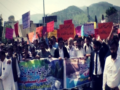 Protests erupt in PoK against exploitation of resources by Pakistan | पाकिस्तान अधिकृत कश्मीर में भारी प्रदर्शन, सड़कों पर उतरे लोगों की ये है मांग