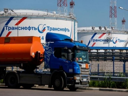 Pakistan to receive first shipment of Russian oil next month claims minister | पाकिस्तान को अगले महीने मिलेगी रूसी तेल की पहली खेप, पेट्रोलियम राज्य मंत्री का दावा