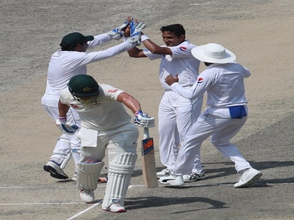 dubai test day 3 match report australia all out on 202 in first inning against pakistan | दुबई टेस्ट: ऑस्ट्रेलिया पहली पारी में 202 पर ढेर, बड़ी बढ़त के बाद पाकिस्तान दूसरी पारी में लड़खड़ाया