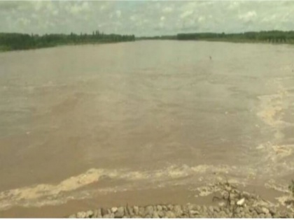 Pakistan releases more water, flood threat in villages in Punjab's Ferozepur | पाकिस्तान के पानी छोड़ने के बाद पंजाब के फिरोजपुर में मंडराया बाढ़ का खतरा, CM अमरिंदर सिंह ने ली बैठक