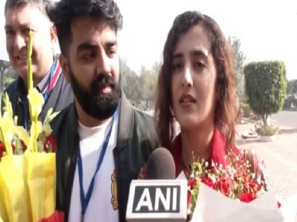 Another 'Seema' entry in India Pakistani woman crossed the border for love will marry a man from Kolkata | भारत में एक और 'सीमा' की एंट्री; पाकिस्तानी महिला ने प्यार के लिए की सरहद पार, कोलकाता के शख्स से रचाएगी शादी