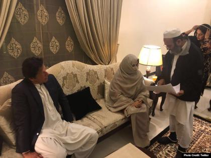 Pakistan: Imran Khan gets ultimatum to resign in two days from Religious leader, army responds | पाकिस्तान: इमरान खान को धर्मगुरु ने दिया दो दिन में इस्तीफा देने का अल्टीमेटम, सेना का आया जवाब