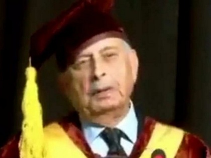 Watch Pakistan education minister uses Hindi expletive at college event, slammed online | Video: पाकिस्तान के शिक्षा मंत्री की कॉलेज में भाषण के दौरान निकल गई मुँह से गाली, आलोचना के बाद कहा- जुबान फिसल गई थी सॉरी