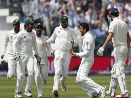 mohammed abbas fire pakistan beat england by 9 wickets in lords test | लॉर्ड्स टेस्ट: मोहम्मद आमिर और अब्बास के सामने इंग्लैंड पस्त, पाकिस्तान ने 9 विकेट से हराया