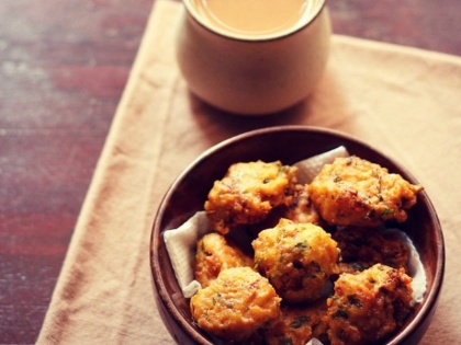 how to make chawal ka pakouda recipe in hindi | रात के बचे बासी चावल से सुबह ऐसे बनाएं टेस्टी और क्रिस्पी पकौड़े, झटपट होंगे तैयार