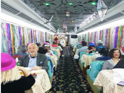 new year celebrations in palace on wheels 2019 | इस लग्जरी ट्रेन का 31 दिसंबर को होगा अनोखे अंदाज में स्वागत, देसी-विदेशी मेहमानों को करा रही है शाही सफर