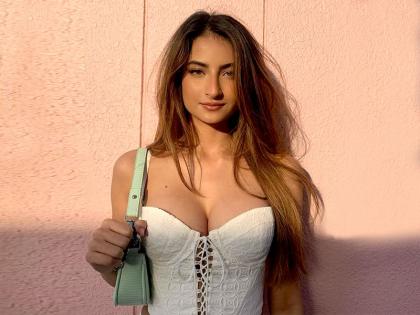 श्वेता तिवारी की बेटी पलक ने व्‍हाइट ड्रेस में शेयर की ग्लैरमस तस्वीरें