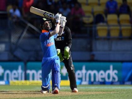 हार्दिक पंड्या ने 5 छक्के जड़ते हुए ठोके 22 गेंदों में 45 रन (AFP)