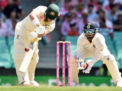 India vs Australia: Rishabh Pant is like another Adam Gilchrist, says Ricky Ponting' | IND vs AUS: ऋषभ पंत के फैन हुए पॉन्टिंग, कहा, 'वह बन सकते हैं अगले गिलक्रिस्ट, तोड़ देंगे धोनी के सारे रिकॉर्ड'