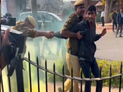 Security Breach In Parliament: The 'mastermind' of the intrusion in Parliament is someone else, different from the arrested accused", Delhi Police sources said | Security Breach In Parliament: संसद में हुए घुसपैठ का 'मास्टरमाइंड' कोई और है, पकड़े गये आरोपियों से अलग", दिल्ली पुलिस के सूत्रों ने कहा