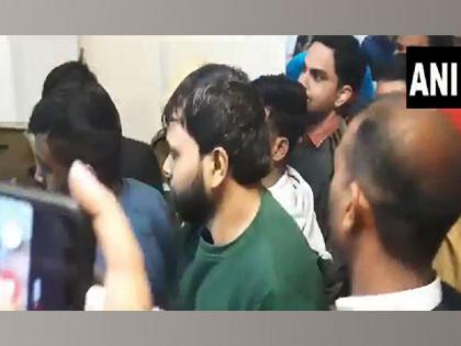 Parliament Security Breach: Court sent 4 accused to 7 days police custody | Parliament Security Breach: अदालत ने 4 आरोपियों को 7 दिन की पुलिस हिरासत में भेजा Parliament Security Breach: Court sent 4 accused to 7 days police custody | Parliament Security Breach: अदालत ने 4 आरोपियों को 7 दिन की पुलिस हिरासत में भेजा