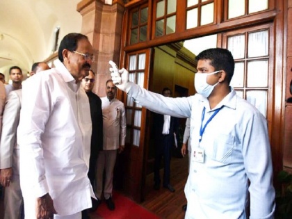 Coronavirus Member Parliament mask Venkaiah Naidu objected not allowed | Coronavirus News Updates: मास्क पहनकर संसद पहुंचे सांसद, सभापति वेंकैया नायडू ने ऐतराज जताया, कहा- इजाजत नहीं