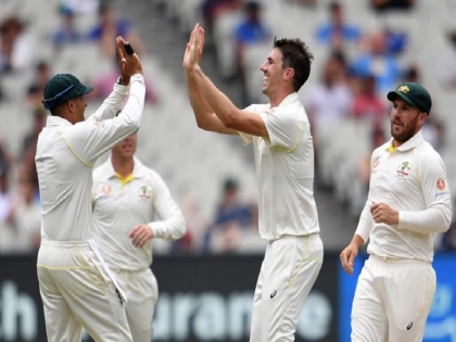 AUS vs ENG, Ashes 2021-22, 5th Test 17 wickets fell second day Captain Pat Cummins 'four' Australia lead by 152 runs | AUS vs ENG, Ashes 2021-22: एशेज टेस्ट में दूसरे दिन 17 विकेट गिरे, कप्तान पैट कमिंस का 'चौका', ऑस्ट्रेलिया 152 रन आगे 